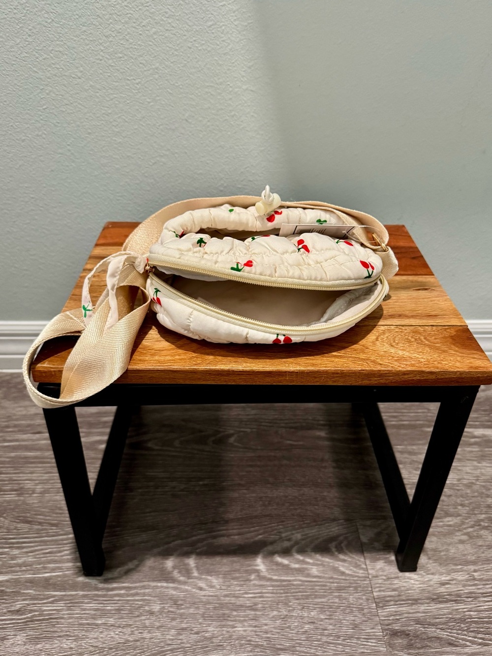 Cherries Quilted Cross Body Bag NWT - Picture 4 of 9